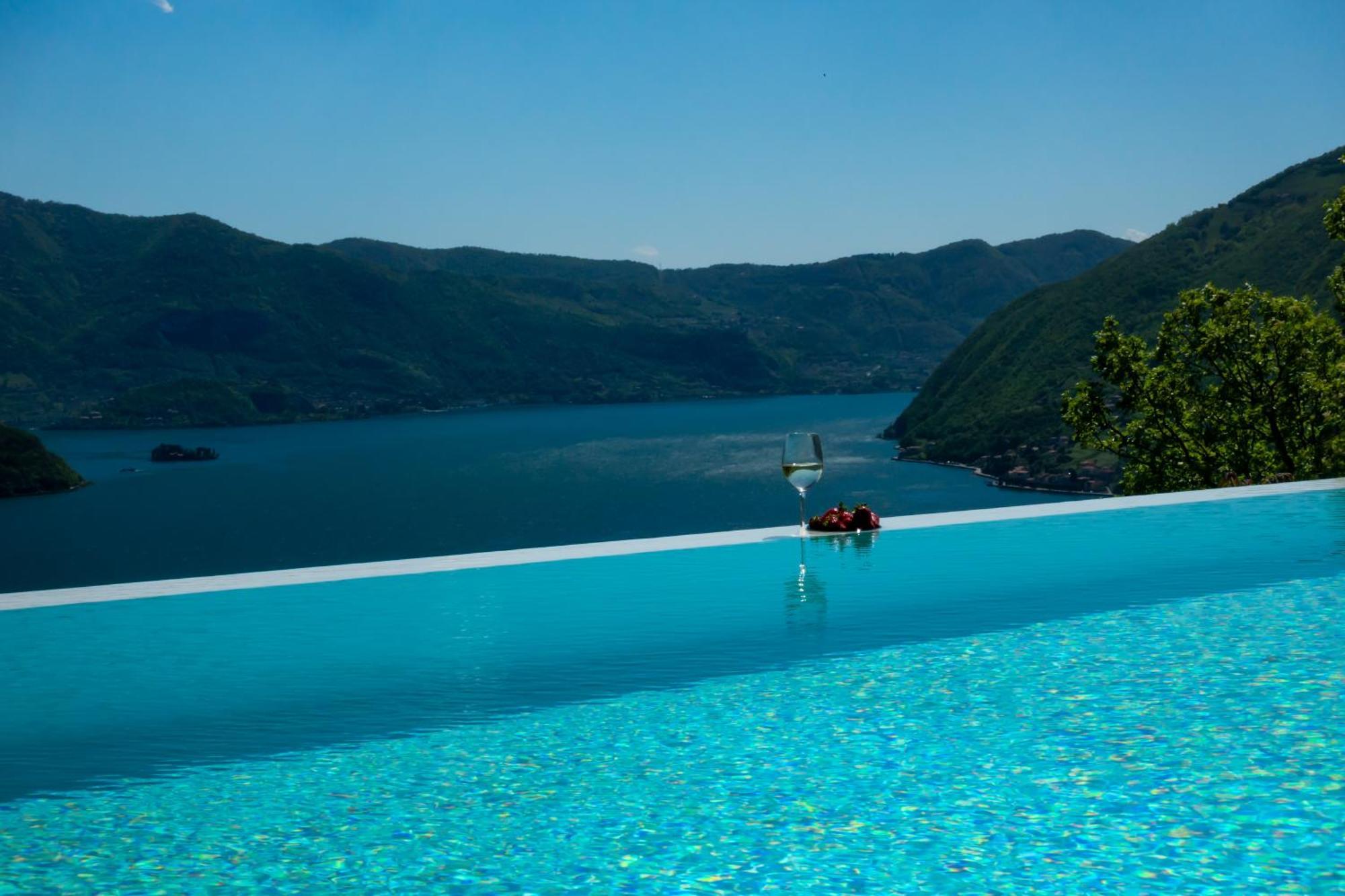Mia Isola With Lake View, Garden And Swimming Pool Parzanica Exterior photo